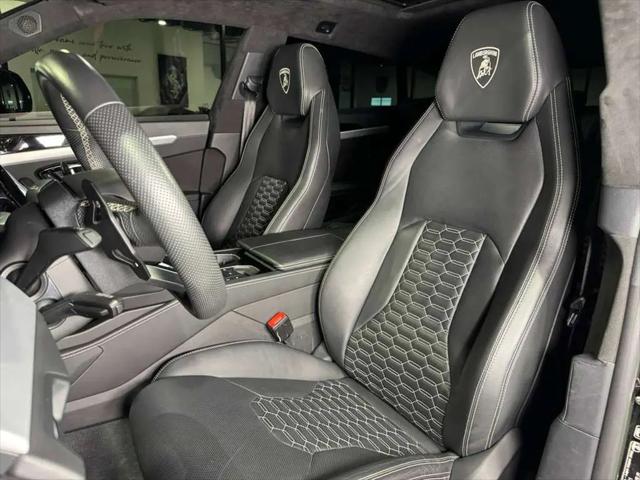 2021 Lamborghini Urus Standard