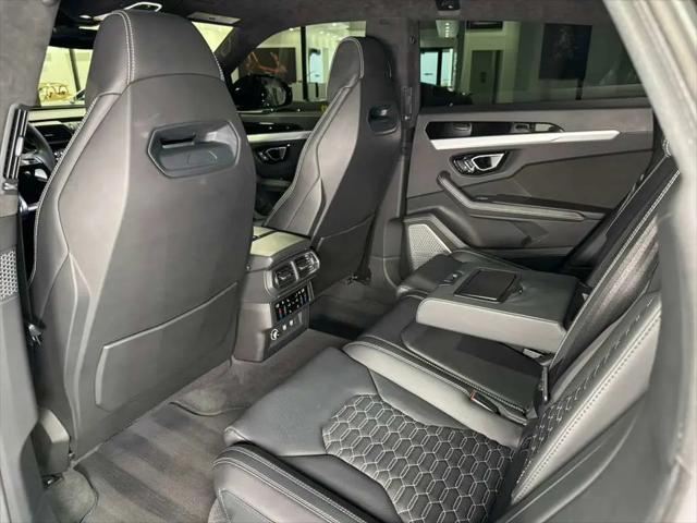 2021 Lamborghini Urus Standard