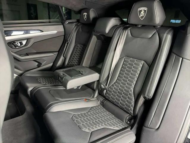 2021 Lamborghini Urus Standard
