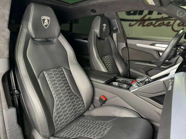 2021 Lamborghini Urus Standard