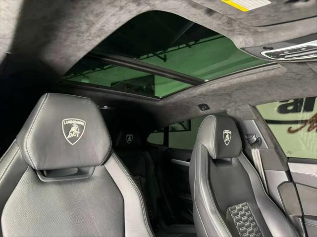 2021 Lamborghini Urus Standard