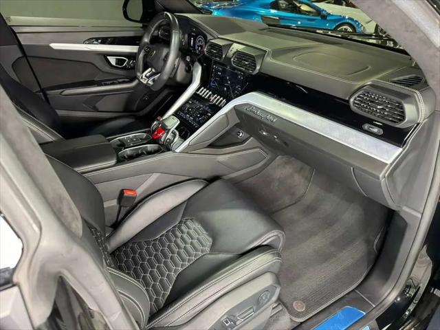 2021 Lamborghini Urus Standard