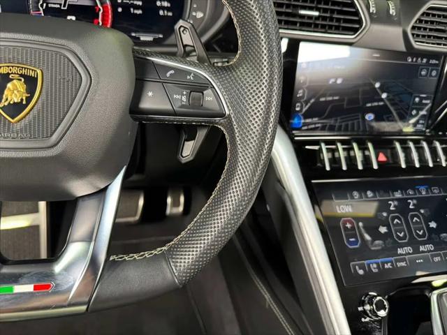 2021 Lamborghini Urus Standard