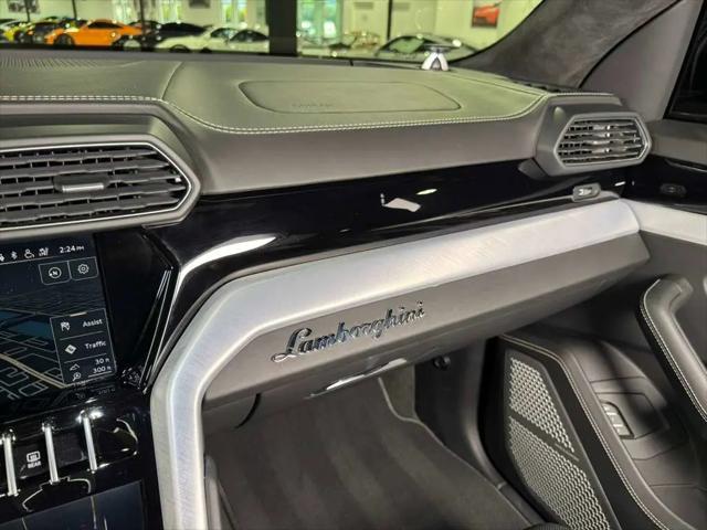 2021 Lamborghini Urus Standard