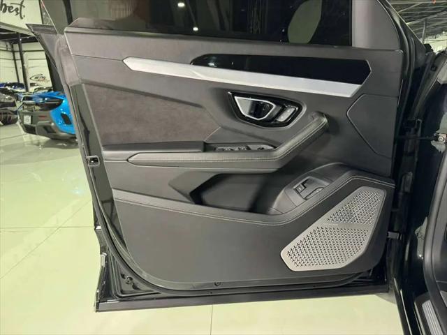 2021 Lamborghini Urus Standard