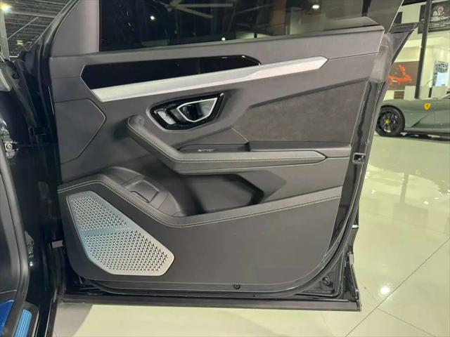 2021 Lamborghini Urus Standard