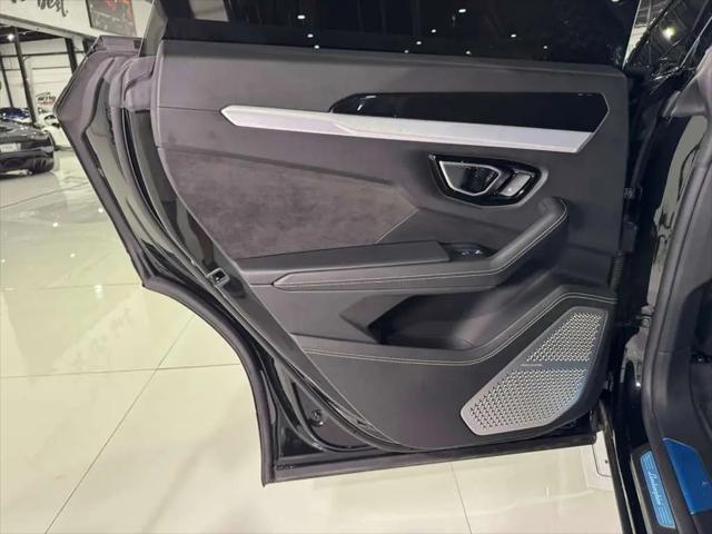 2021 Lamborghini Urus Standard