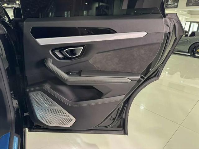 2021 Lamborghini Urus Standard