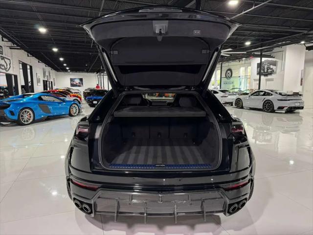 2021 Lamborghini Urus Standard