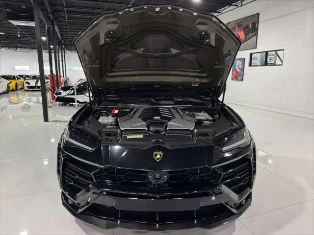 2021 Lamborghini Urus Standard