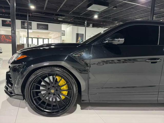 2021 Lamborghini Urus Standard