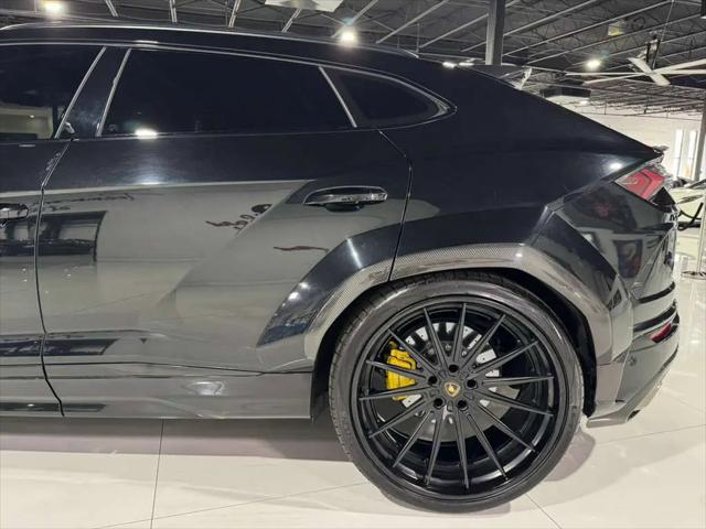 2021 Lamborghini Urus Standard