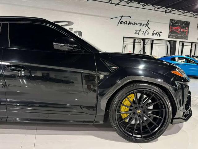 2021 Lamborghini Urus Standard