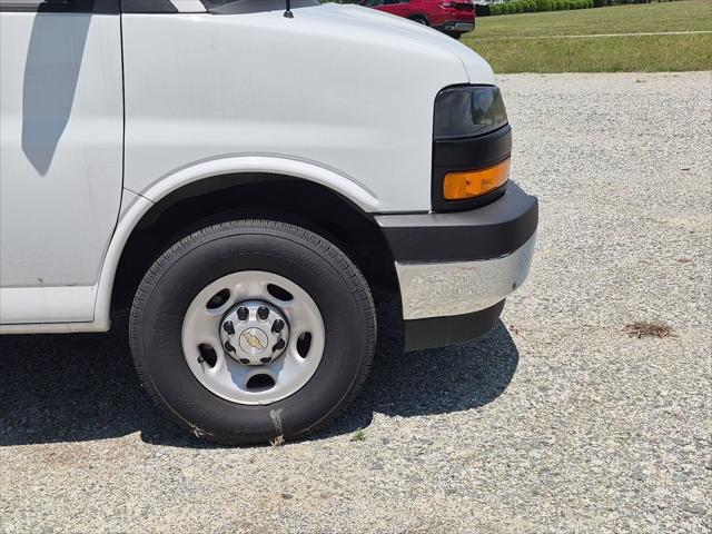 2025 Chevrolet Express Cutaway Work Van