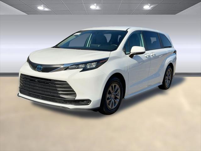 2024 Toyota Sienna LE