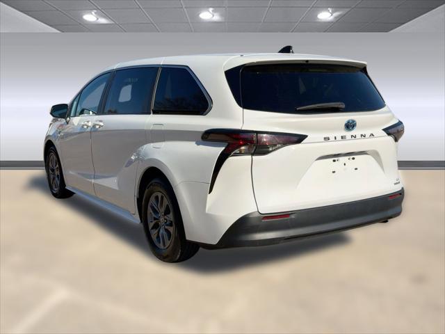 2024 Toyota Sienna LE