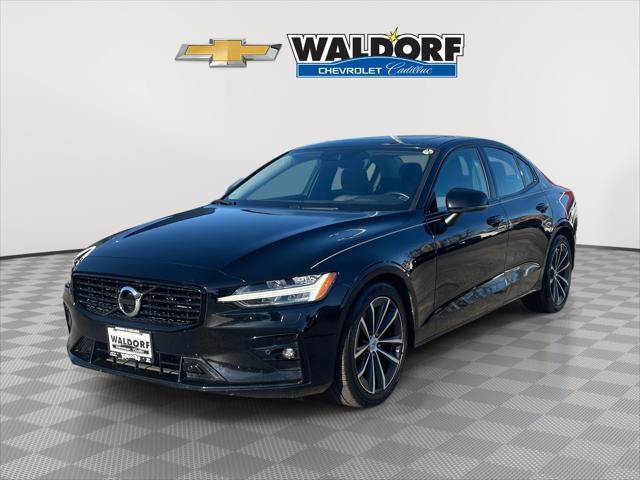 2022 Volvo S60 B5 Black Edition Momentum