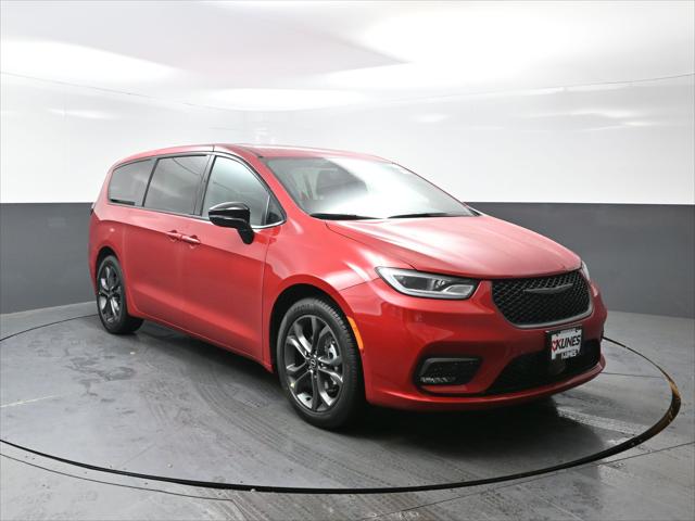 2026 Chrysler Pacifica Select for sale in Elkhorn, WI
