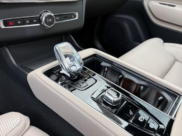 2026 Volvo XC90 Ultra Dark Theme, B6 AWD Gas (mild hybrid), Gasoline, 7 Seats