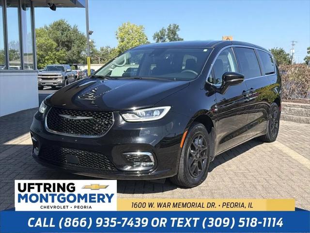 2024 Chrysler Pacifica Touring L for sale in Peoria, IL