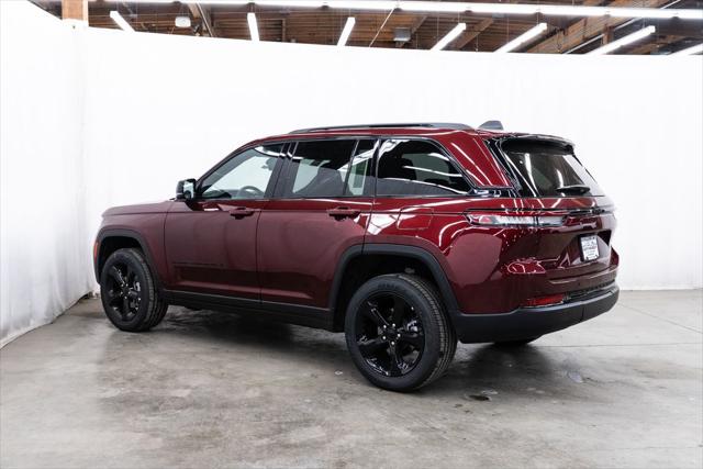 2025 Jeep Grand Cherokee Laredo 4x4