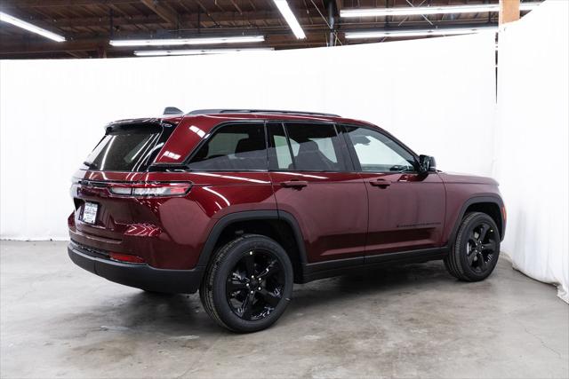 2025 Jeep Grand Cherokee Laredo 4x4