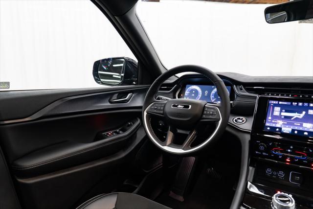 2025 Jeep Grand Cherokee Laredo 4x4