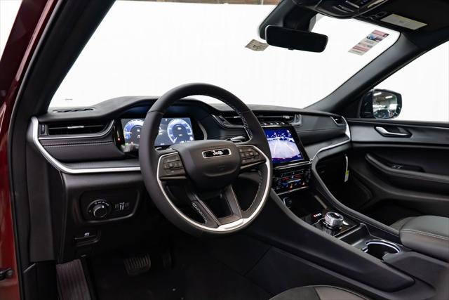2025 Jeep Grand Cherokee Laredo 4x4