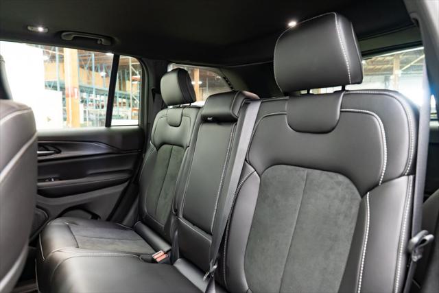 2025 Jeep Grand Cherokee Laredo 4x4