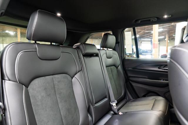 2025 Jeep Grand Cherokee Laredo 4x4