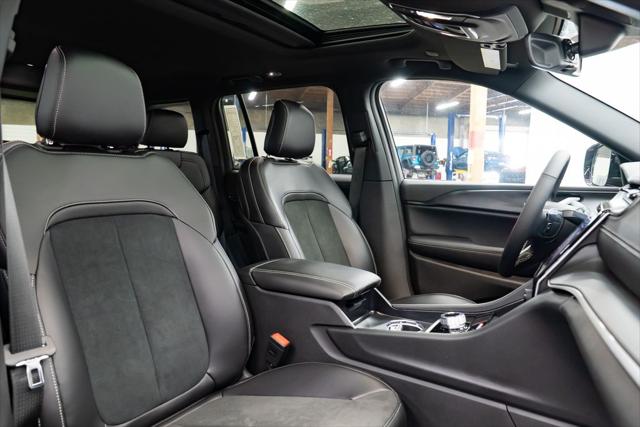 2025 Jeep Grand Cherokee Laredo 4x4