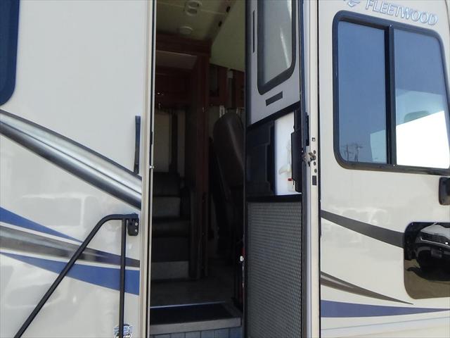 2016 Ford F-53 Base