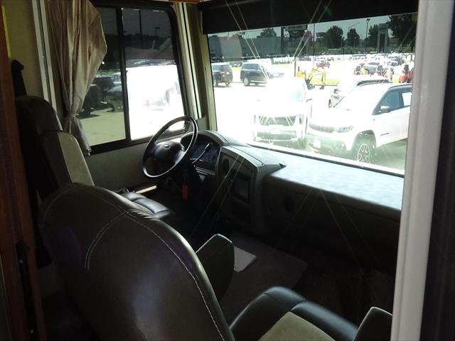 2016 Ford F-53 Base