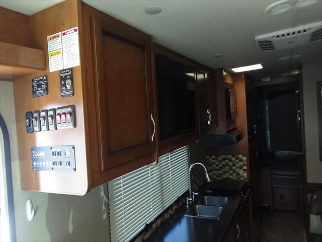 2016 Ford F-53 Base