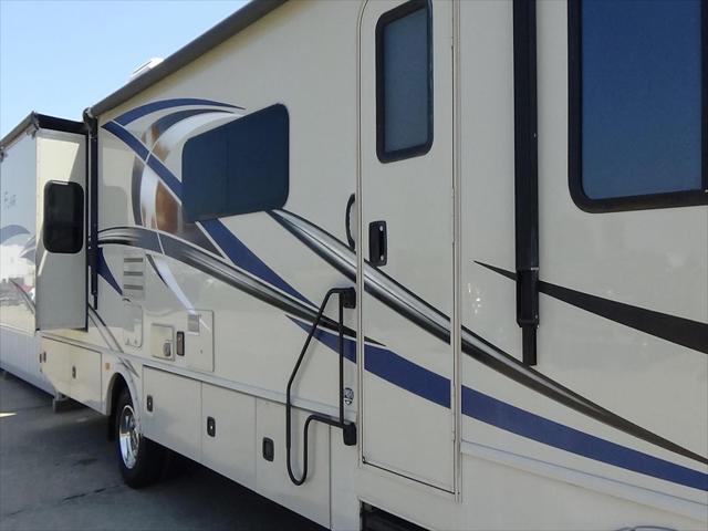 2016 Ford F-53 Base