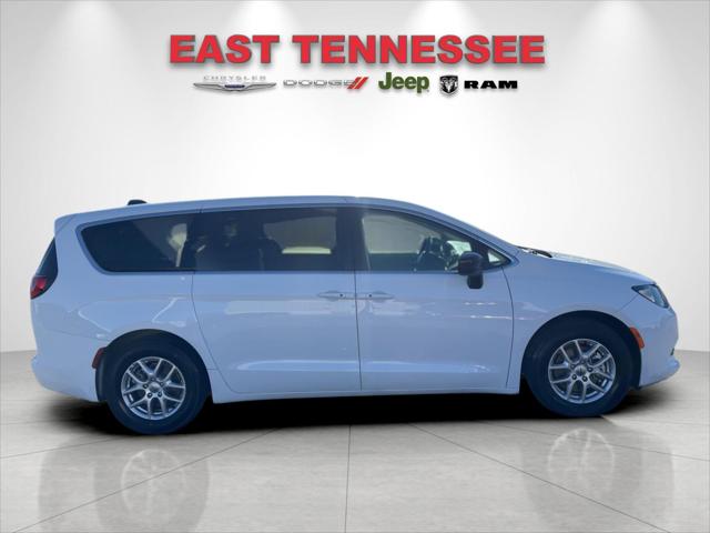 2024 Chrysler Voyager LX