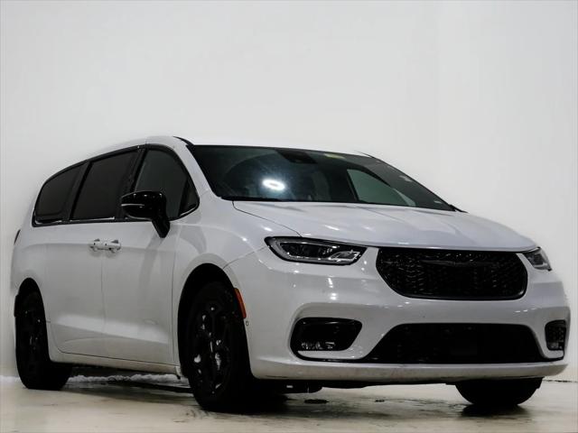 2024 Chrysler Pacifica Hybrid S Appearance Pkg