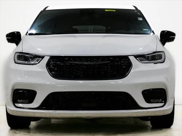 2024 Chrysler Pacifica Hybrid S Appearance Pkg