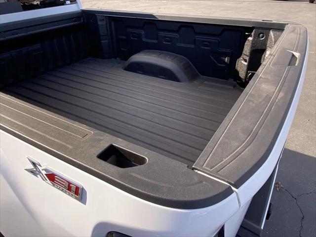 2026 GMC Sierra 2500HD Crew Cab, Standard Bed, SLE, 4WD