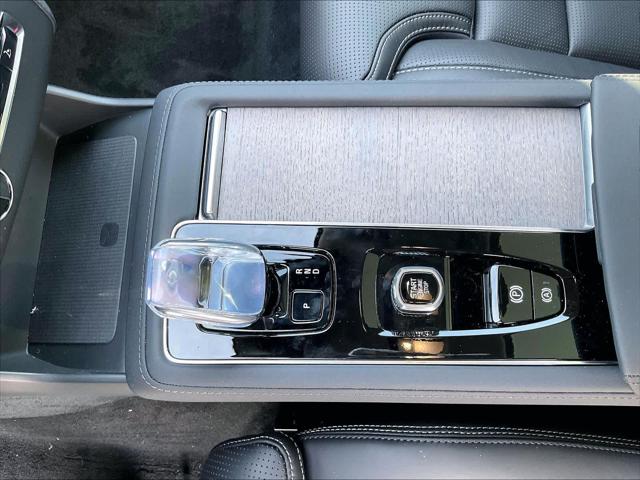 2026 Volvo XC90 Plug-In Hybrid Ultra, T8 AWD, Electric/Gasoline, Bright, 7 Seats
