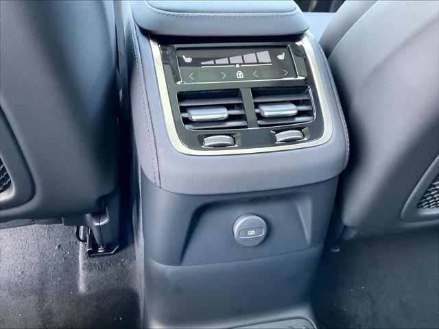 2026 Volvo XC90 Plug-In Hybrid Ultra, T8 AWD, Electric/Gasoline, Bright, 7 Seats