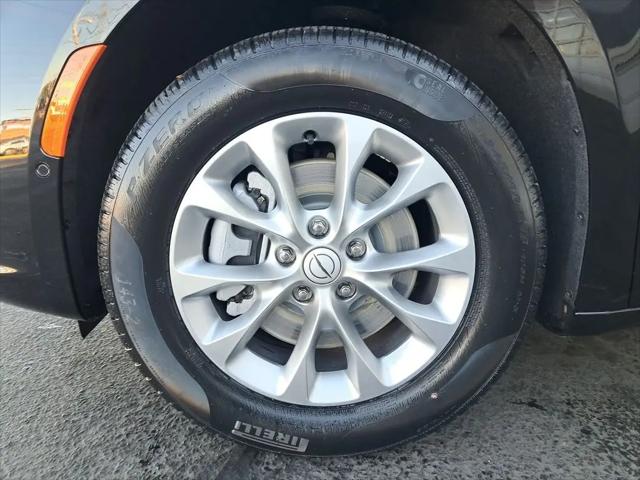 2026 Chrysler Pacifica Select AWD