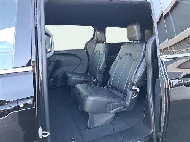 2026 Chrysler Pacifica Select AWD
