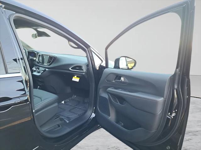 2026 Chrysler Pacifica Select AWD