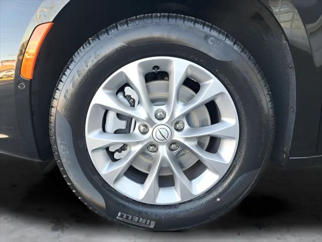 2026 Chrysler Pacifica Select AWD