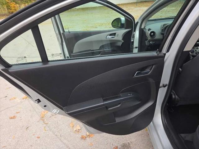 2016 Chevrolet Sonic LT Auto