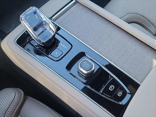 2026 Volvo XC90 Ultra, B6 AWD Gas (mild hybrid), Gasoline, Bright, 7 Seats