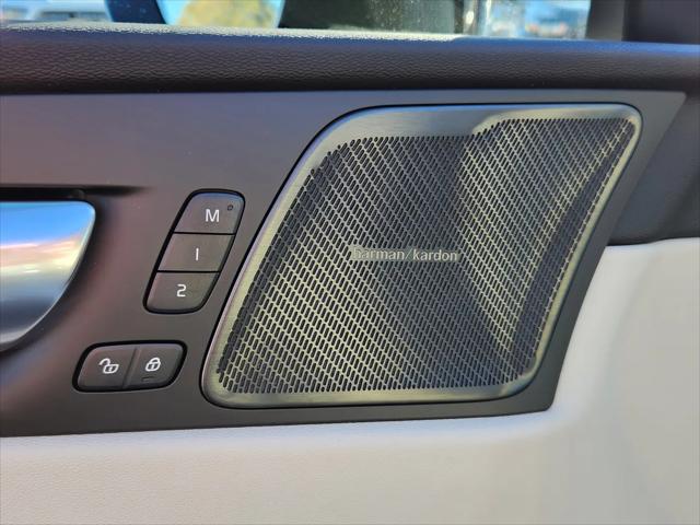 2026 Volvo XC60 Plug-In Hybrid Ultra, T8 AWD Electric/Gasoline, Dark