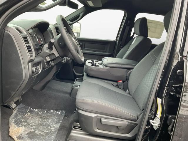 2026 Ram 2500 Black Express Crew Cab 4x4 6'4" Box