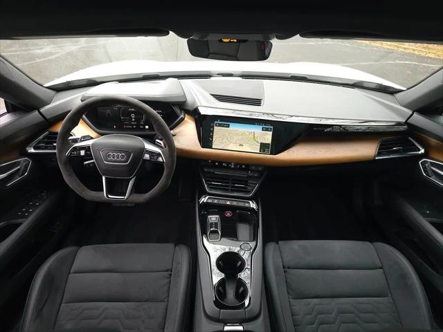 2022 Audi e-tron GT Premium Plus quattro